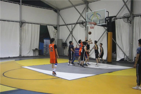 长沙计算机学校校园篮球赛